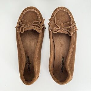 Minnetonka Women's Kilty Suede Moccasins Size 7 Brown Hardsole Boho Preppy
